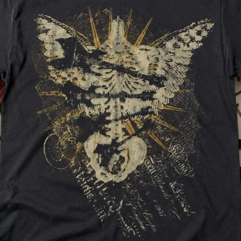 Moth Skeleton Graphic Tee Black Unisex Streetwear Summer New Women's Vintage Breathable Tee Streetwear Oversized Loose