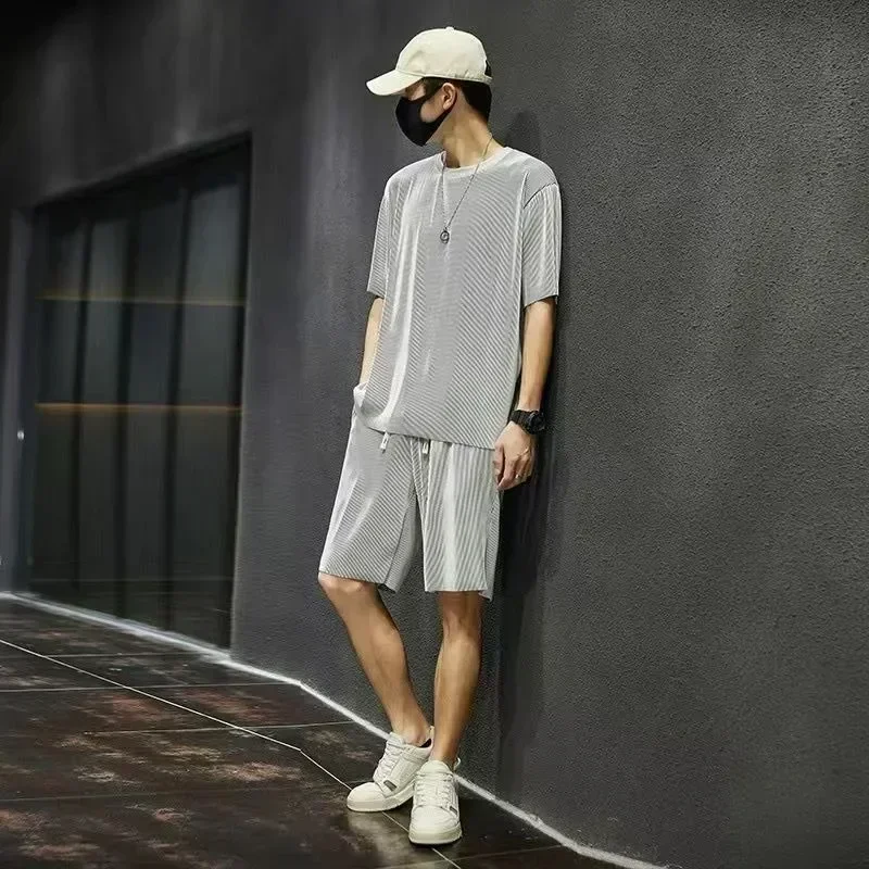 

2026 New Pleated Short Sleeve Luxury T-shirt Japanese Loose Striped Pendant Half Sleeved Korean Trend Pleated O-neck T-shirt Men