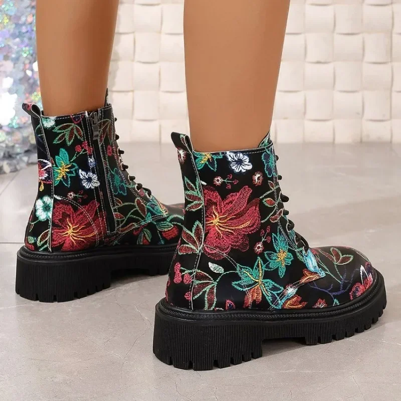 Botas cortas de piel sintética con cordones para mujer, botines de punta redonda con tacón cuadrado y plataforma, estilo punk, para otoño e invierno, novedad de 2025