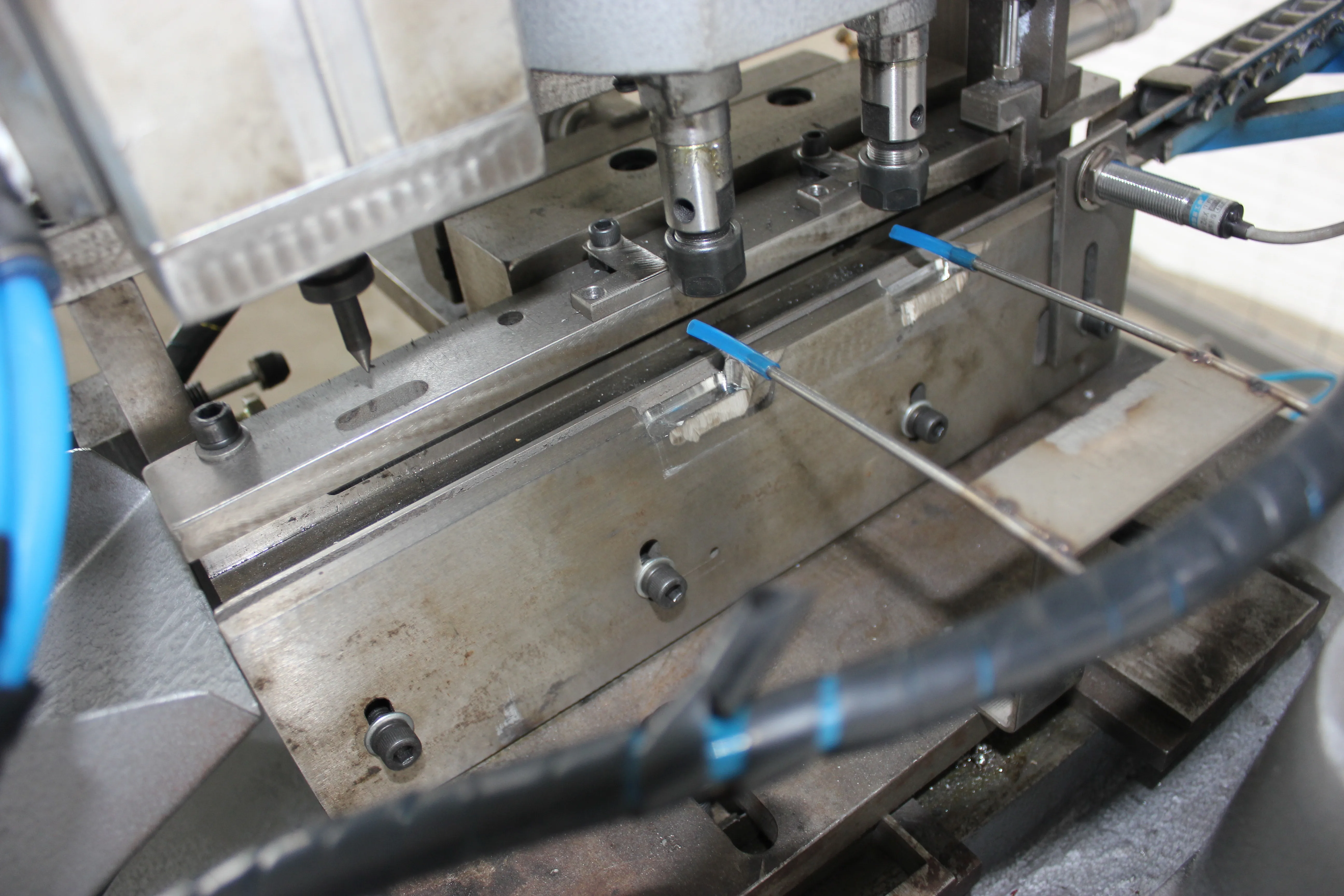 CE Certified Made in China Cheap Automatic Pitch Control Tapping Machine