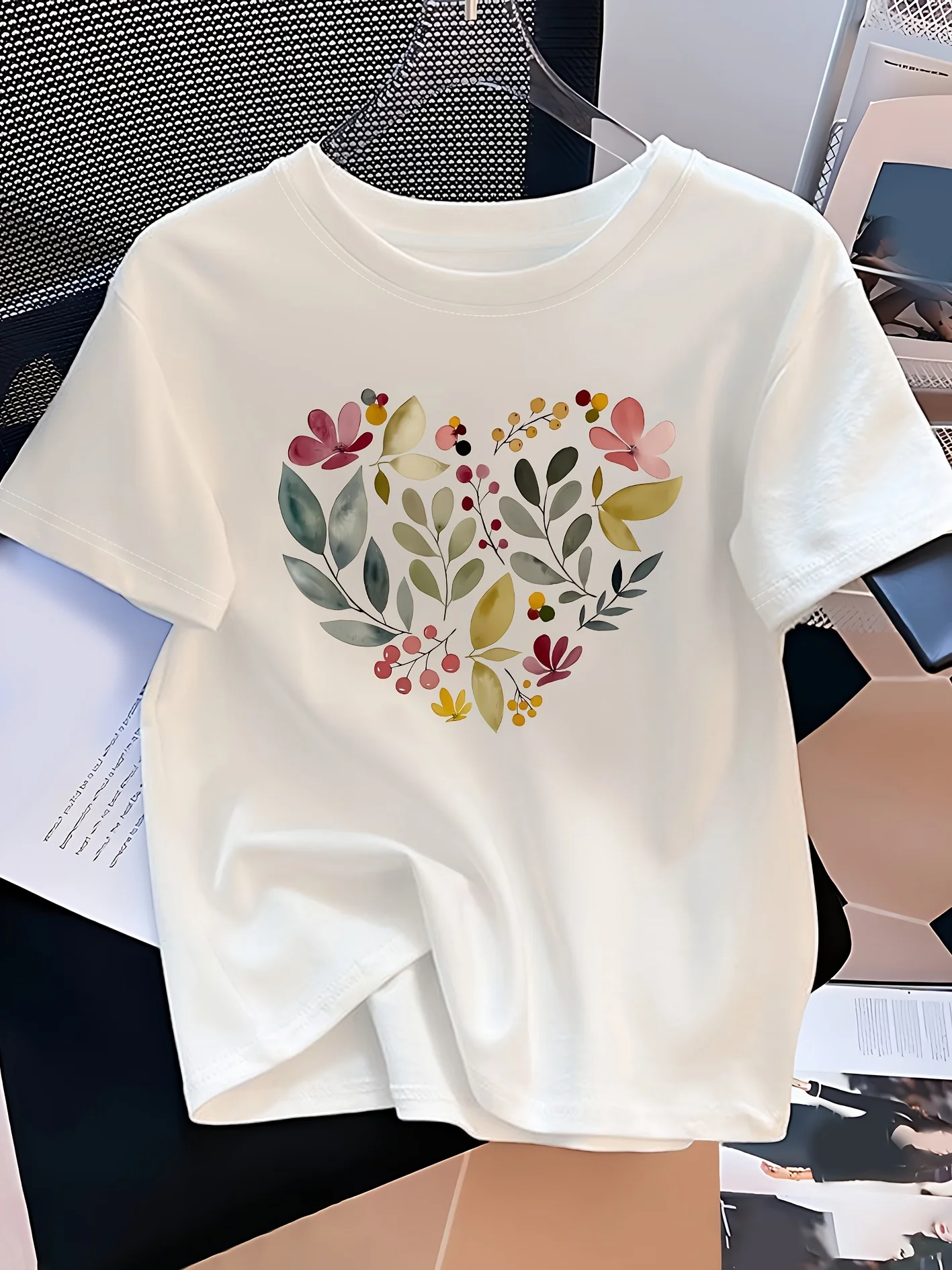 

Women's Casual Floral Print Heart T-Shirt Colorful Palette Fit Round Neck Short Sleeve Top Soft Fabric for Casual Attire Comfort