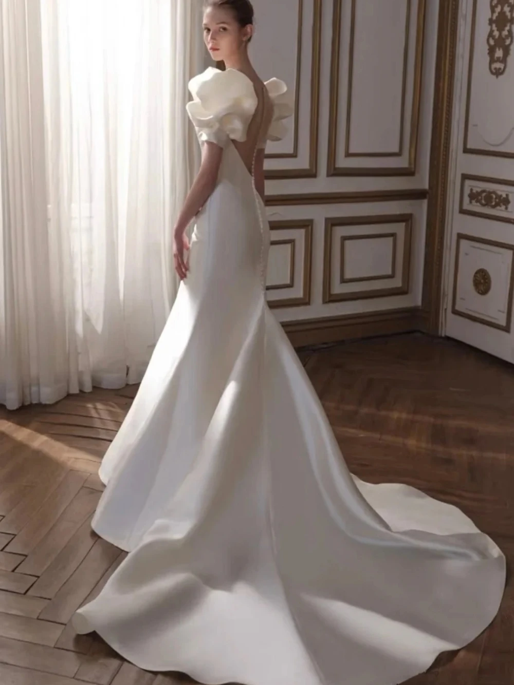 Dreamy Bubble Sleeves Ivory Wedding Dress Women Vintage Mermaid Exclusive Bridal Gown Customized Classy V Neck Bride Wear