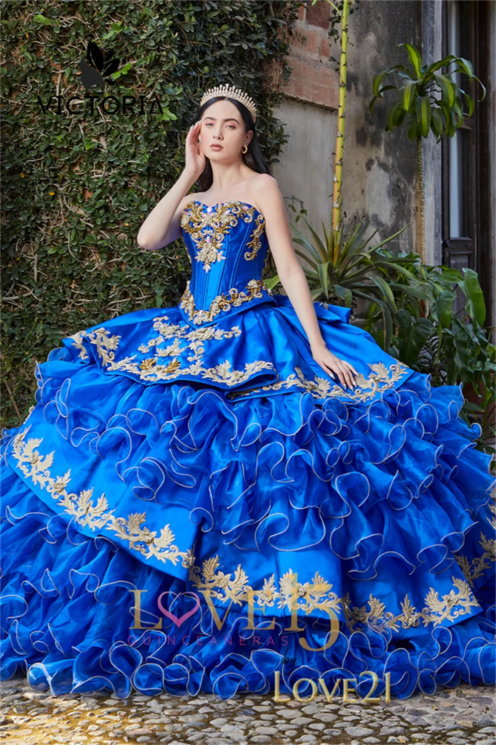 

Royal Blue Ruffles Train Quinceanera Dresses Gold Embroidery With Half Sleeve Coat Beaded Crystals Ball Gown vestidos Customized