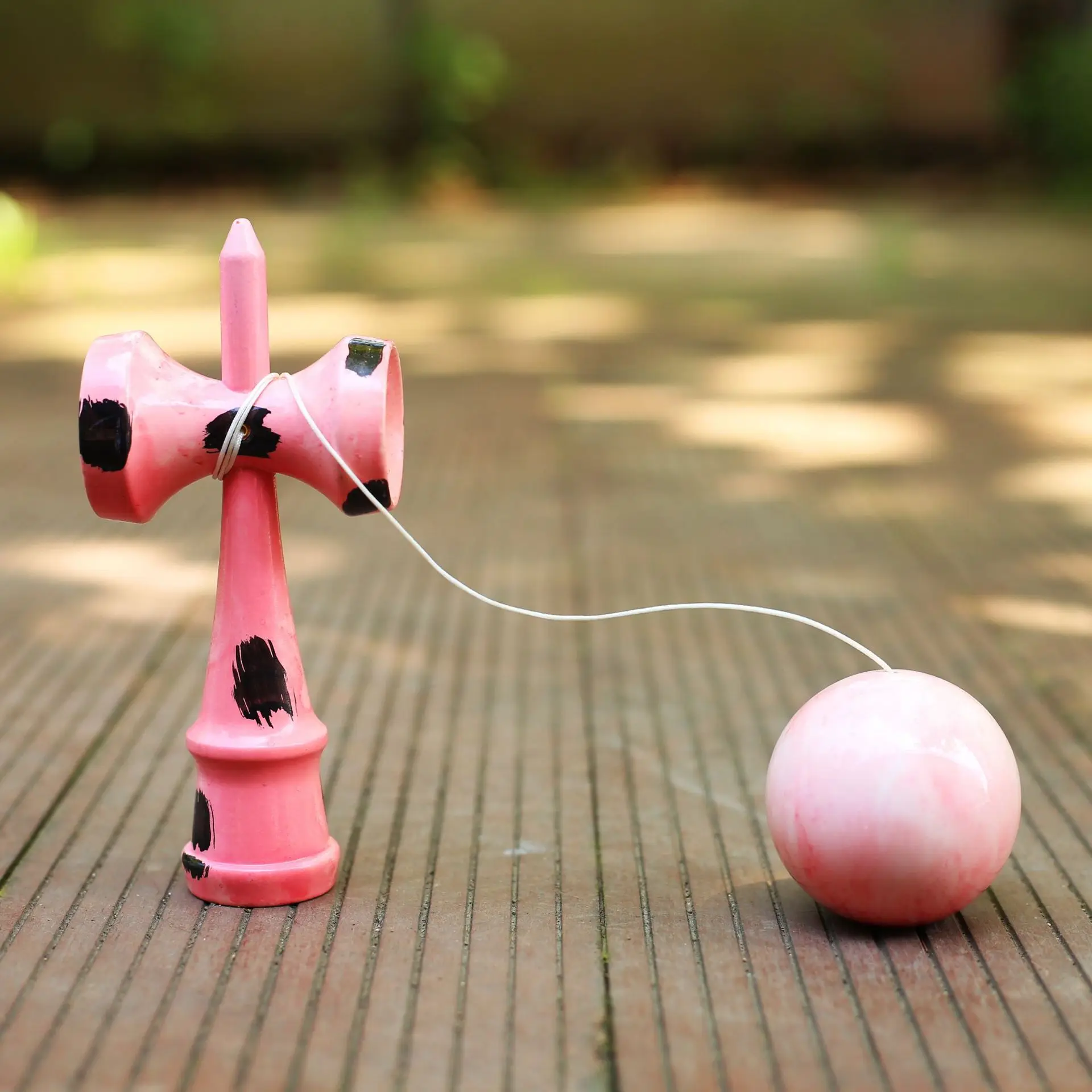 Różowa Graffiti Trick Ball Drewniana Kendama Piłka Fitness Trening Koordynacji Oko-Ręka Dzieci Tradycyjna Gra Zabawa Łapanie Piłki Zabawka