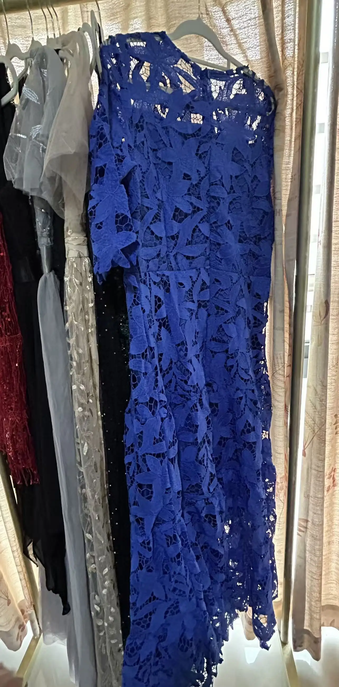 Vestido Formal Longo Sexy de Renda Vazada com Mangas Curtas Azul Royal Plus Size