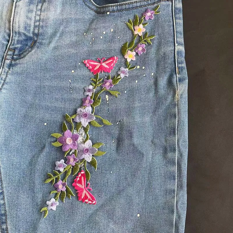 Zarte Blumenranken mit Schmetterling Kleidungsaufkleber Thermoklebe-Patch, Blumenbestickte Applikation zum Aufbügeln auf Kleidung – Detail 3