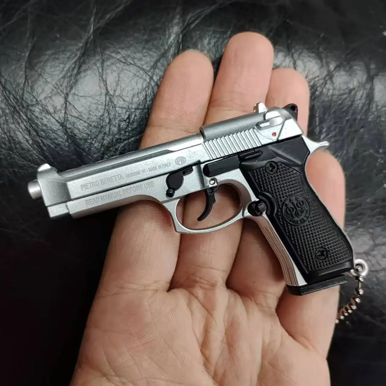 1:3 Alloy 92f Pistolet Model Mini 1911, brelok do kluczy z pistoletem, torba, wisiorek, odpinany pistolet zabawkowy dla dorosłych, dzieci, prezent