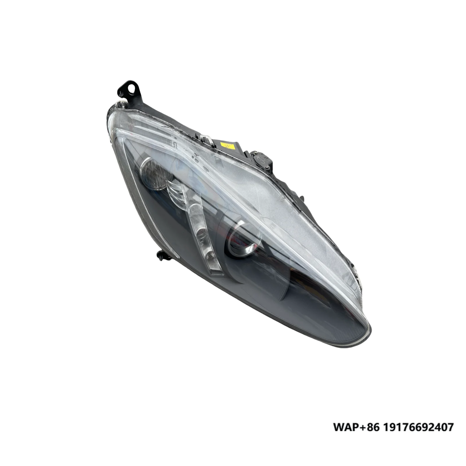 

The Classic High-quality GranTurismo MC M145 Front LED Hernia Headlights Are Assisted by Integrated Turn Signals for Maserati'