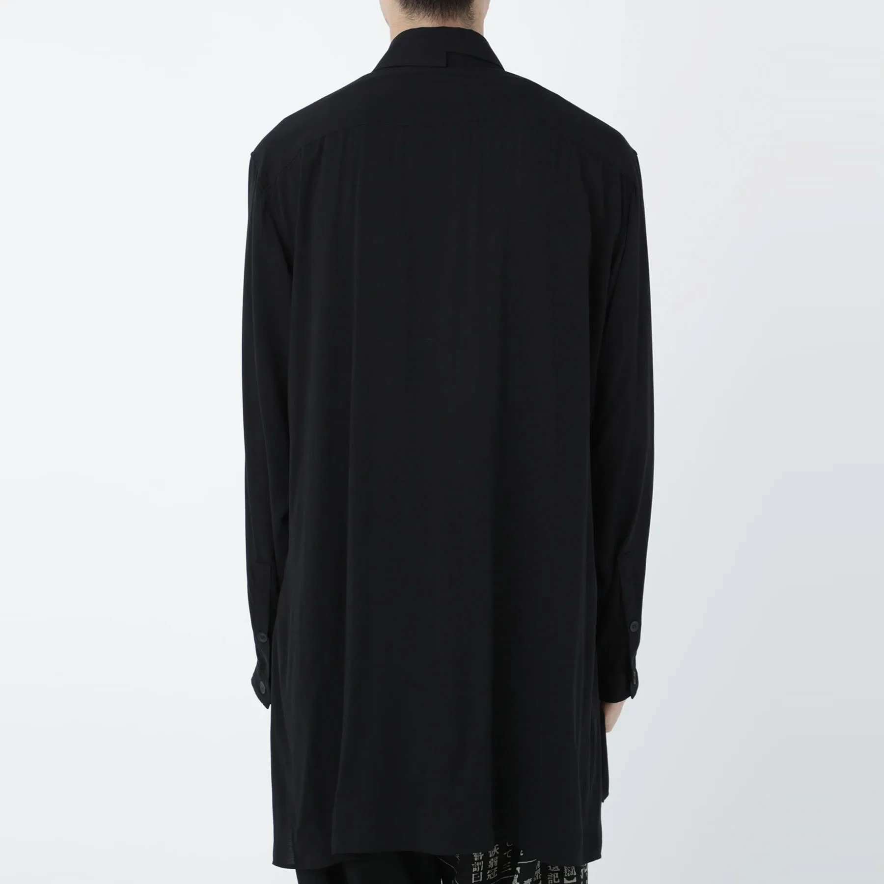 قميص طويل مطبوع من يوجي أوك. يوجي أواك قميص طويل مطبوع