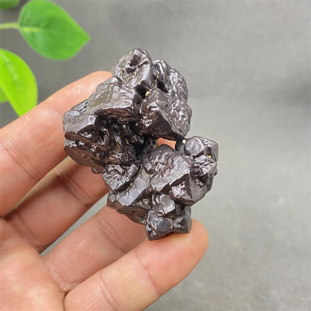عينة معدنية من الماس الأسود المصري الطبيعي حجر خشن غير منتظم لطقوس السحر نبوءة ديكور المنزل وهدية العيد