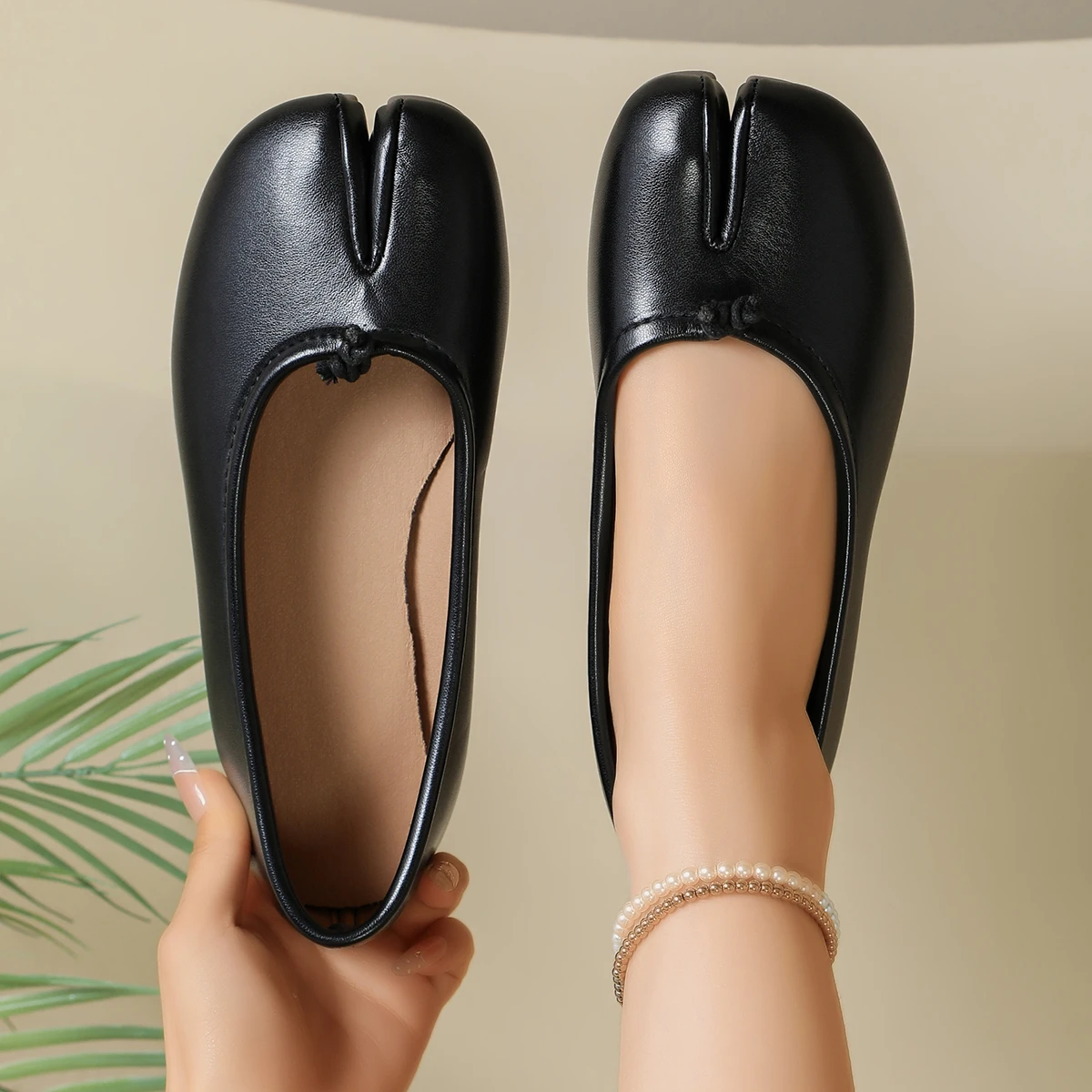 Fashion Shoes women Soft Leather Split Toe Women Tabi Ballet Flats Spring Autumn Walking Lazy Loafers Casual Girls Dance Shoes
