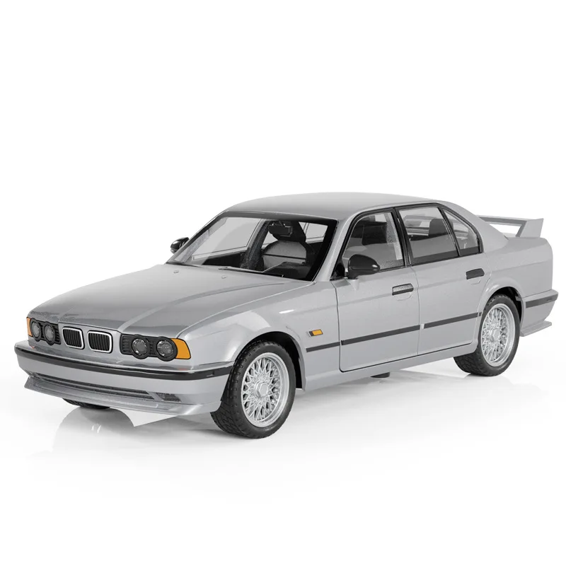 1:24 M5 Alloy Sports Car Model Diecasts Metal Classic Retro Racing Car Vehicles Model Simulation Sound Light Gifts