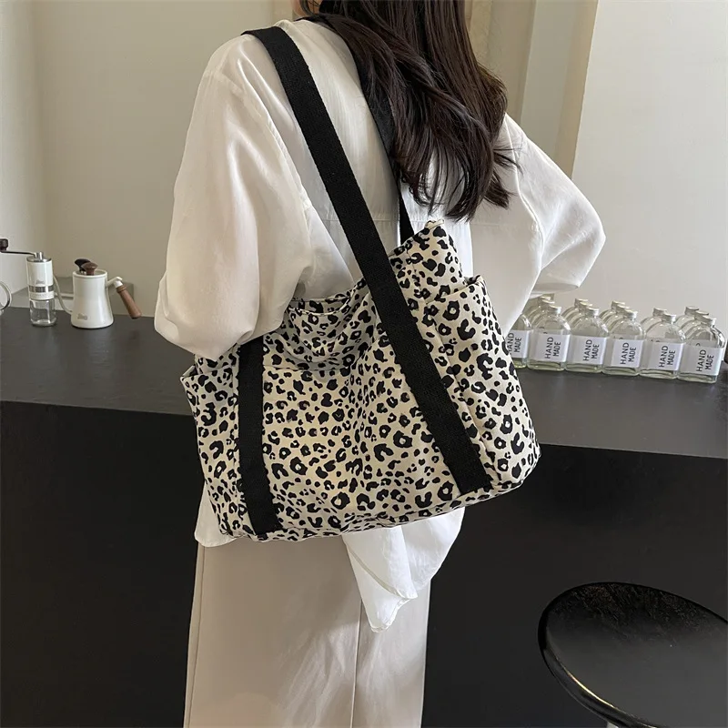 Bolsa de ombro de lona leopardo para mulheres sacolas de grande capacidade, bolsa casual, viajante universitário, praia, viagem, moda, 2024