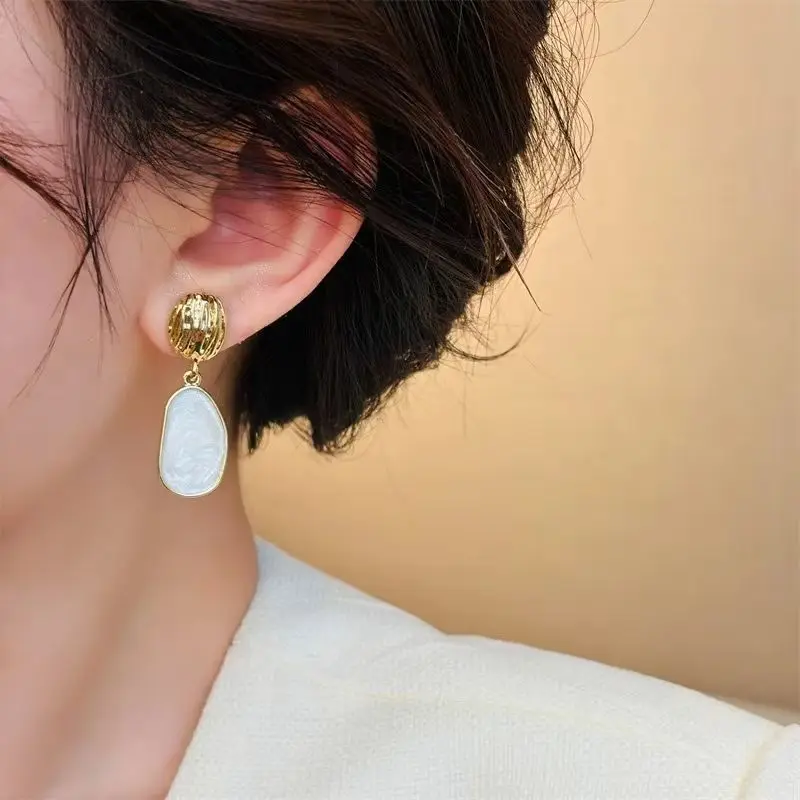 Irregular Oval Metal Geometry Dangle Earrings for Women White Enamel Oil Drop Earrings Trendy Vintage Statement Jewelry Party