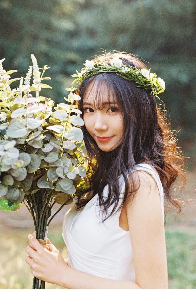 스트레치 새틴 라이트 웨딩드레스 모리 스타일 2024 신상 머메이드 여행 촬영 심플 외출 베일 트레일링 미니 드레스