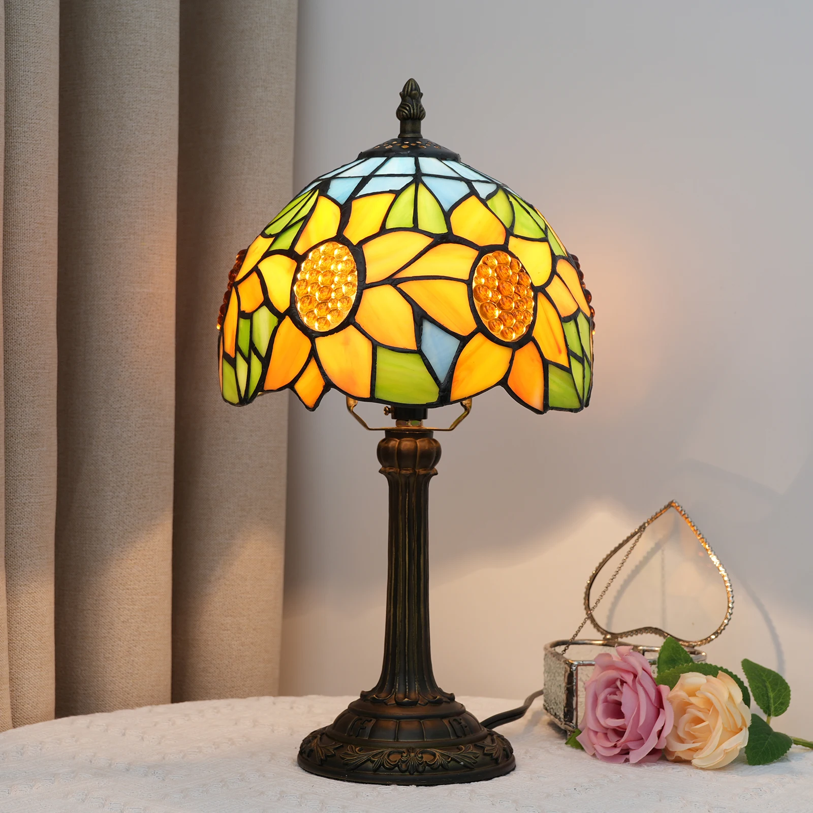 

Tiffany Table Lamp Vintage Sunflower Tiffany Style Table Lamp Crafted Glass Night Decorative Light for Bedroom Dining Room