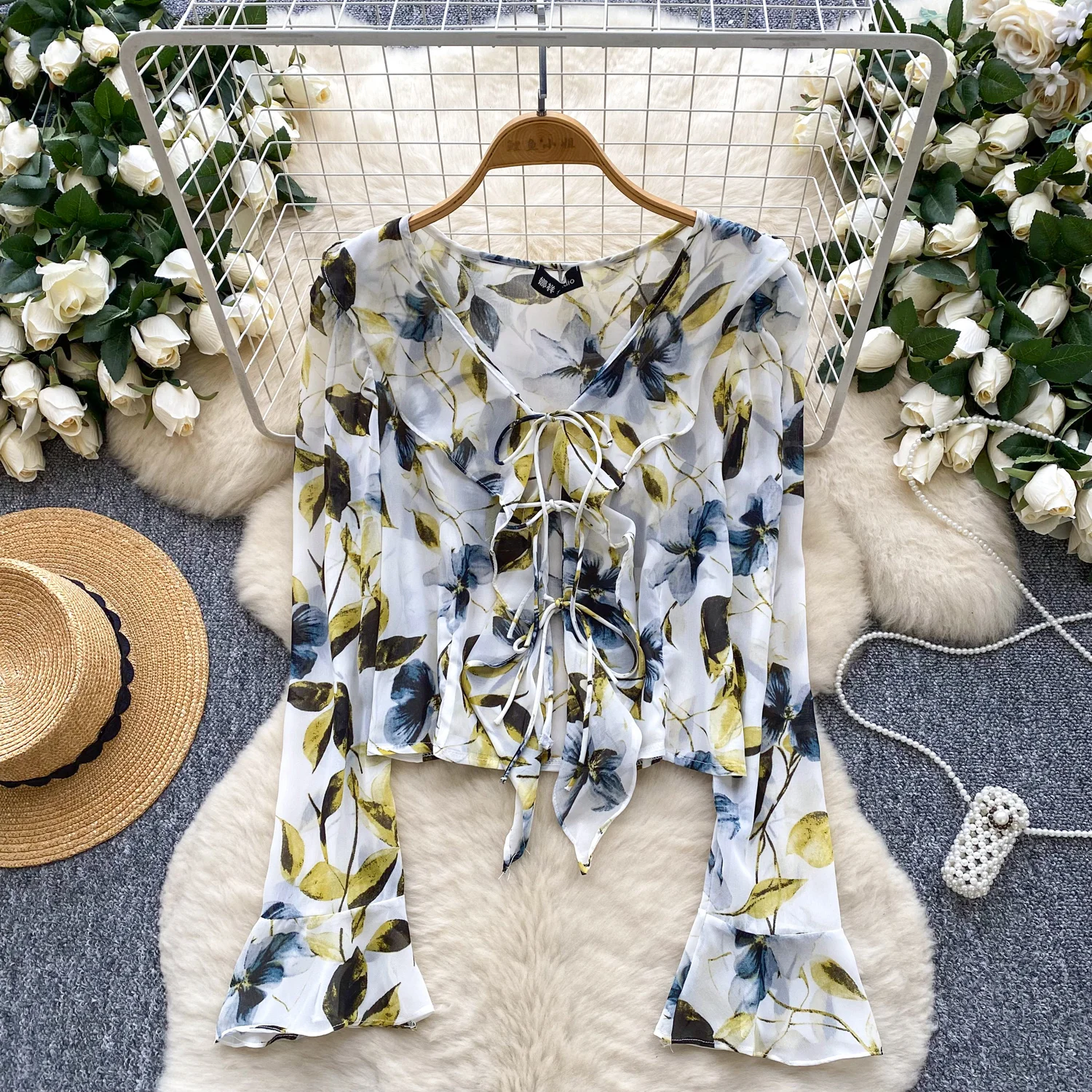 เสื้อวินเทจแขนบานคอวีแขนยาวบางสง่างามแฟชั่นผู้หญิงฮอตสวีทเสื้อผู้หญิงเสื้อผ้า