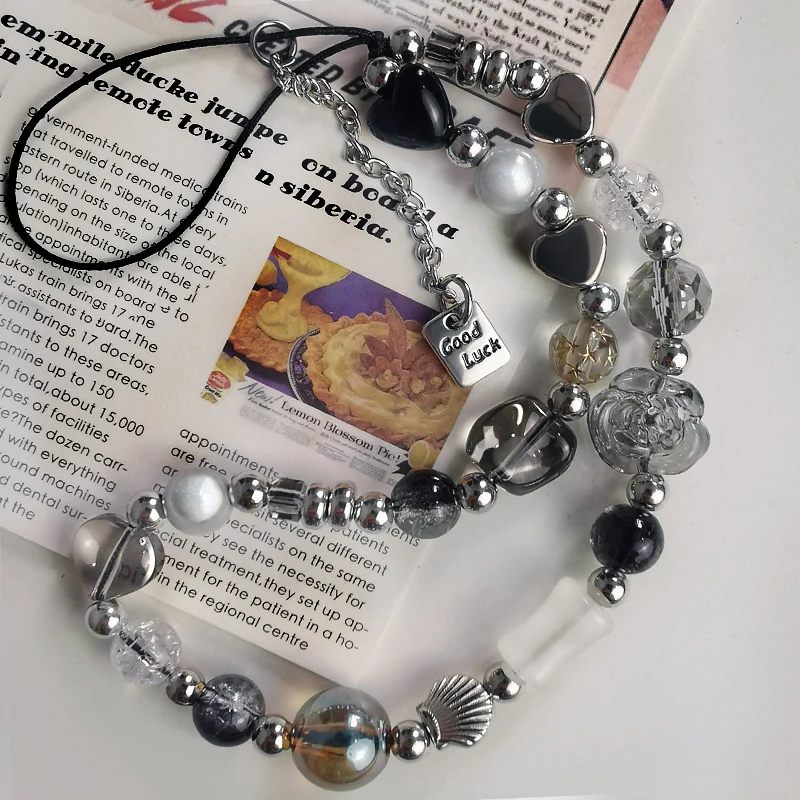 سلسلة سحر الهاتف المحمول العالمية الرجعية ، قلادة الكاميرا القصيرة ، حالة الهاتف الإناث ، مكانة باردة ، الأسود والأبيض ، الحبل ، الحلو