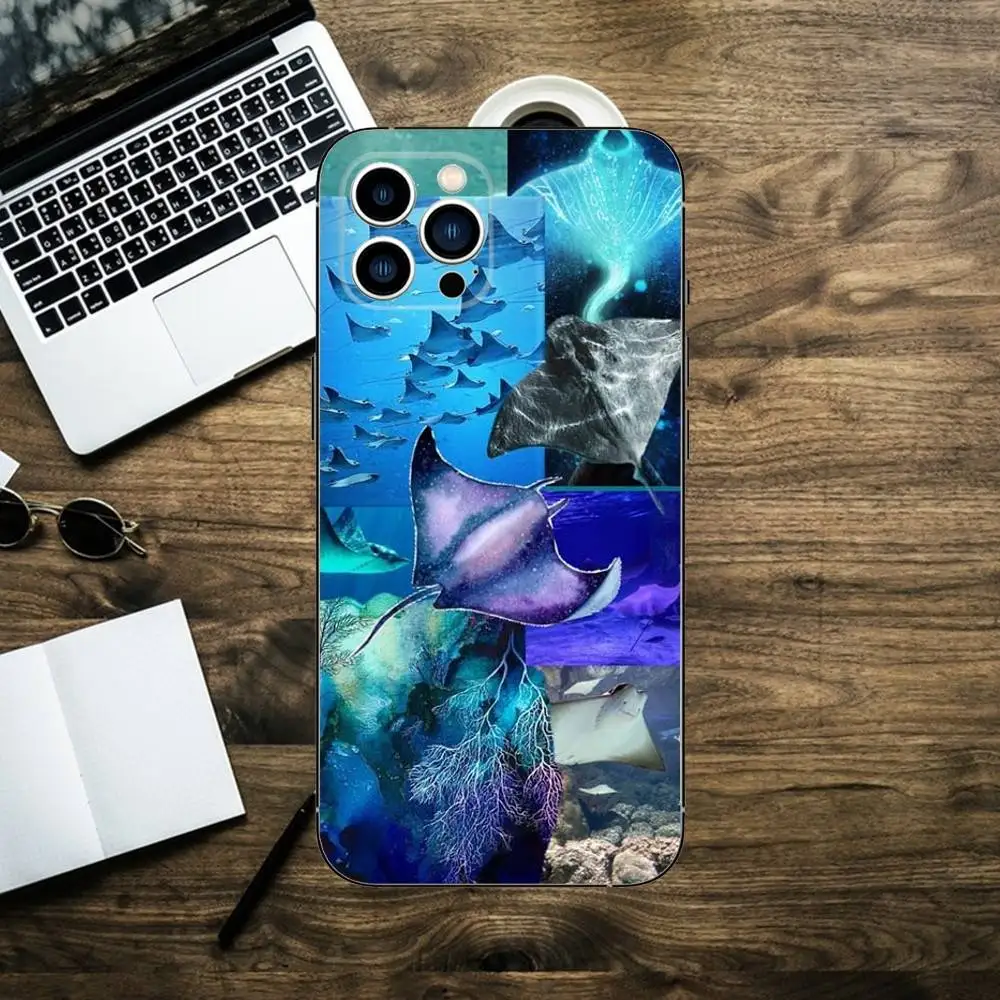 حافظة هاتف Animal Manta Ray لهاتف iPhone 16,15,14,13,12,11,XS,XR,X,8,7,Pro,Max,Plus,mini غطاء أسود من السيليكون