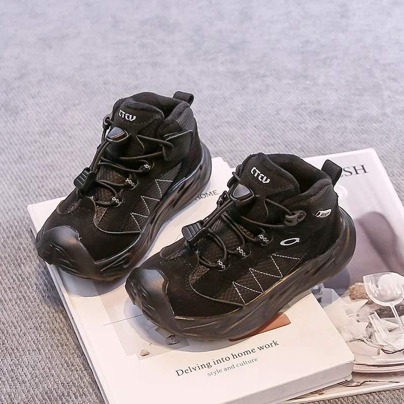 الأطفال أحذية رياضية سحب حبل سميكة لينة وحيد الاطفال حذاء كاجوال الجلد المدبوغ الدافئة 2025 شتاء جديد بنين بنات أحذية رياضية وسيم عصري #2