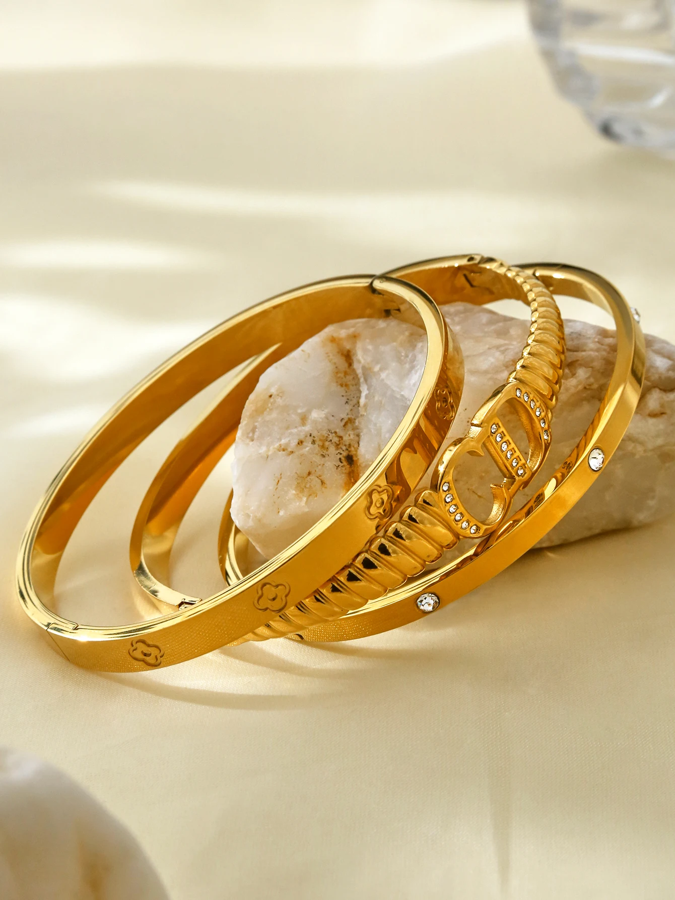 سحر شخصية خفيفة فاخرة بسيطة الرياح الباردة الفولاذ المقاوم للصدأ مع الماس، أربع أوراق الزهور، رسائل CD سوار أنثى #4