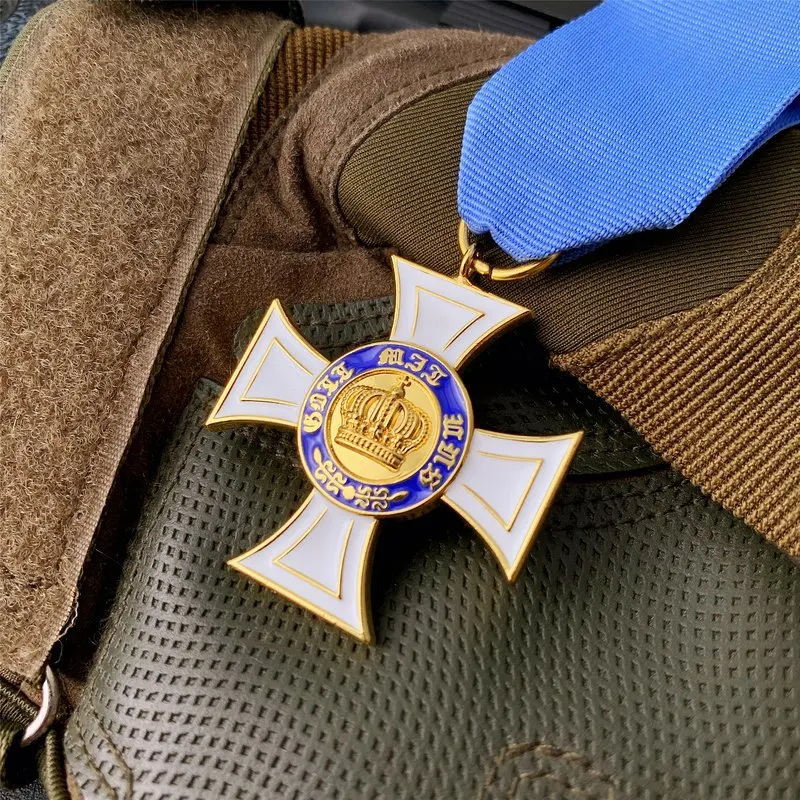 German Prussian Cross Crown Medal metal brooch replica film prop