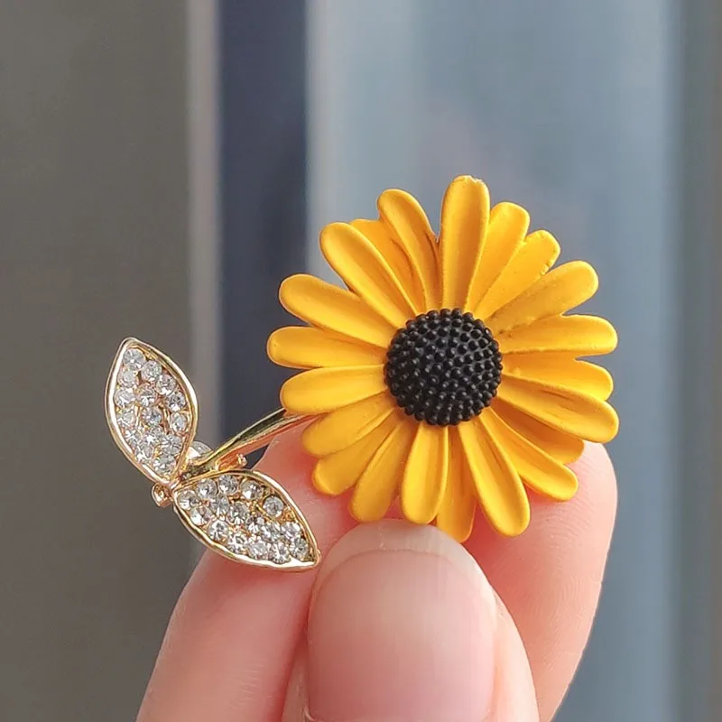 Japanese And Korean Fashion Enamel Rhinestone Cute Sunflower Brooches Exquisite Sun Flower Brooch Simple Clothing Accessory Gift