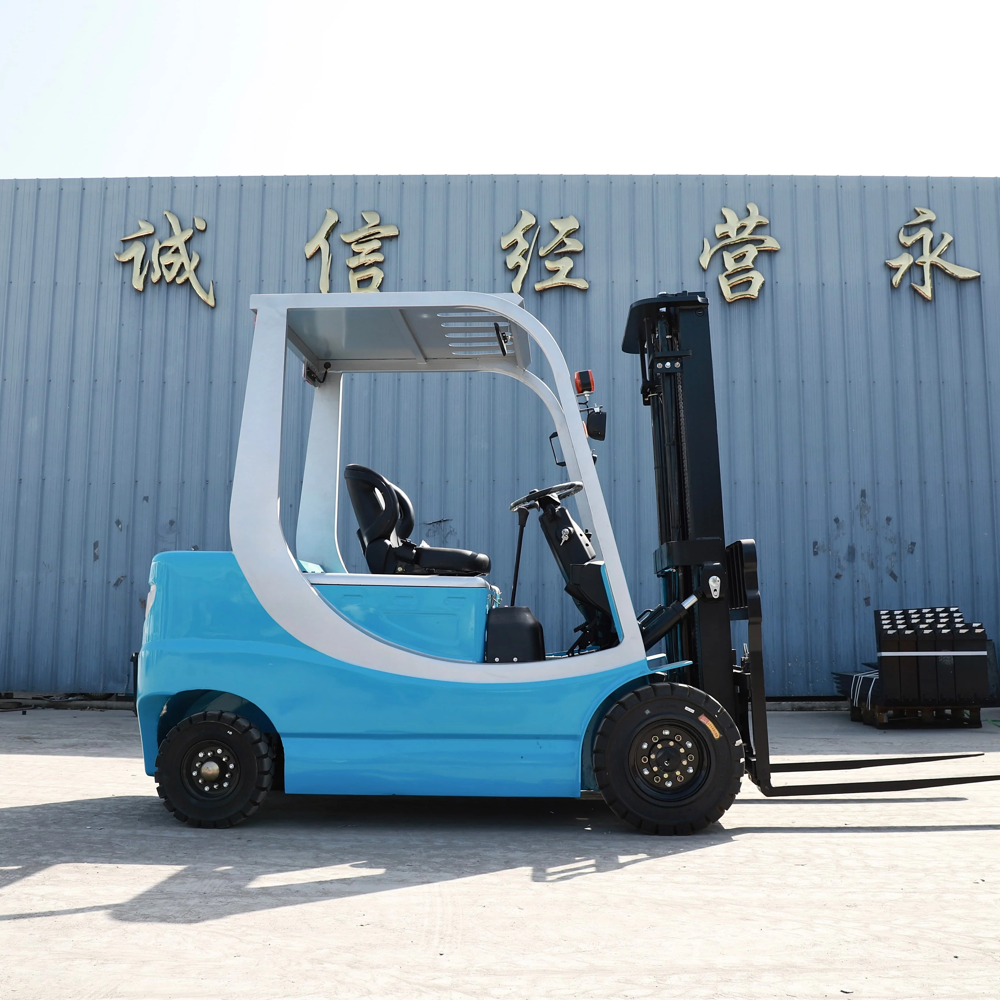 Small Electric High-Lift Forklift With 6m Hydraulic Stack AC Motor Power Source For Construction Four-Wheel Loading & Unloading