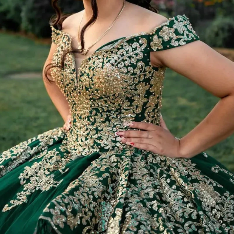 

Charming Emerald Green Quinceanera Gown Off Shoulder Lace Applique Corset Birthday Party Dress Vestido De 15 Anos Sweet 16 Girl