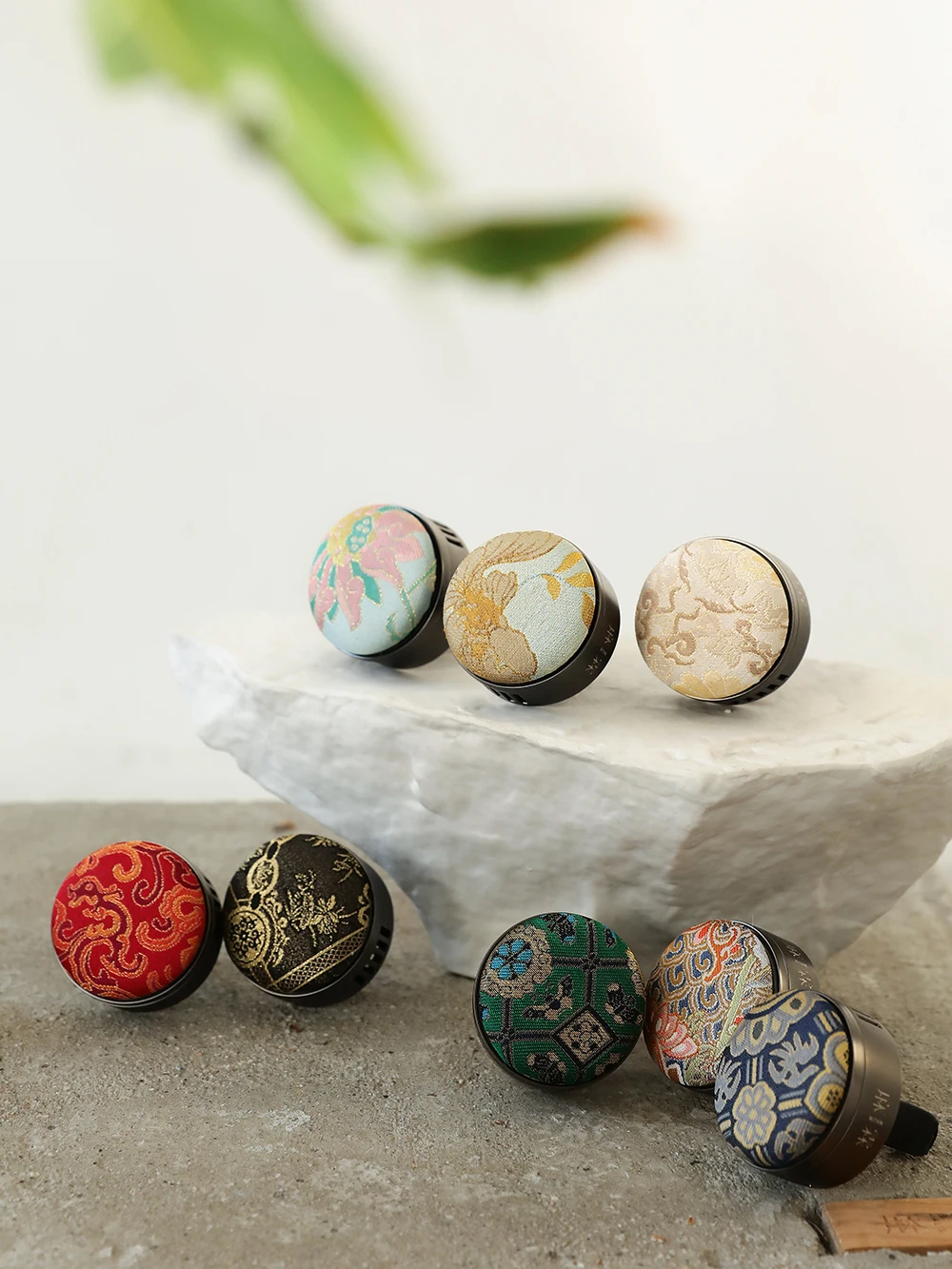 handmade-chinese-sle-scented-car-air-freener-ornament-traditional-song-jin-fabric-auile-air-outlet-aromatherapy-pendant