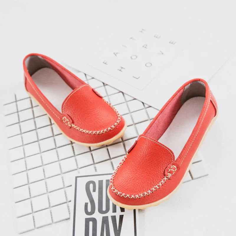 New Spring Autumn Women Leather Flat White Shoes Adult Soft-soled Loafers Nurse Shoes Ladies Low-cut Round-toe Casual Shoes Moms view 4