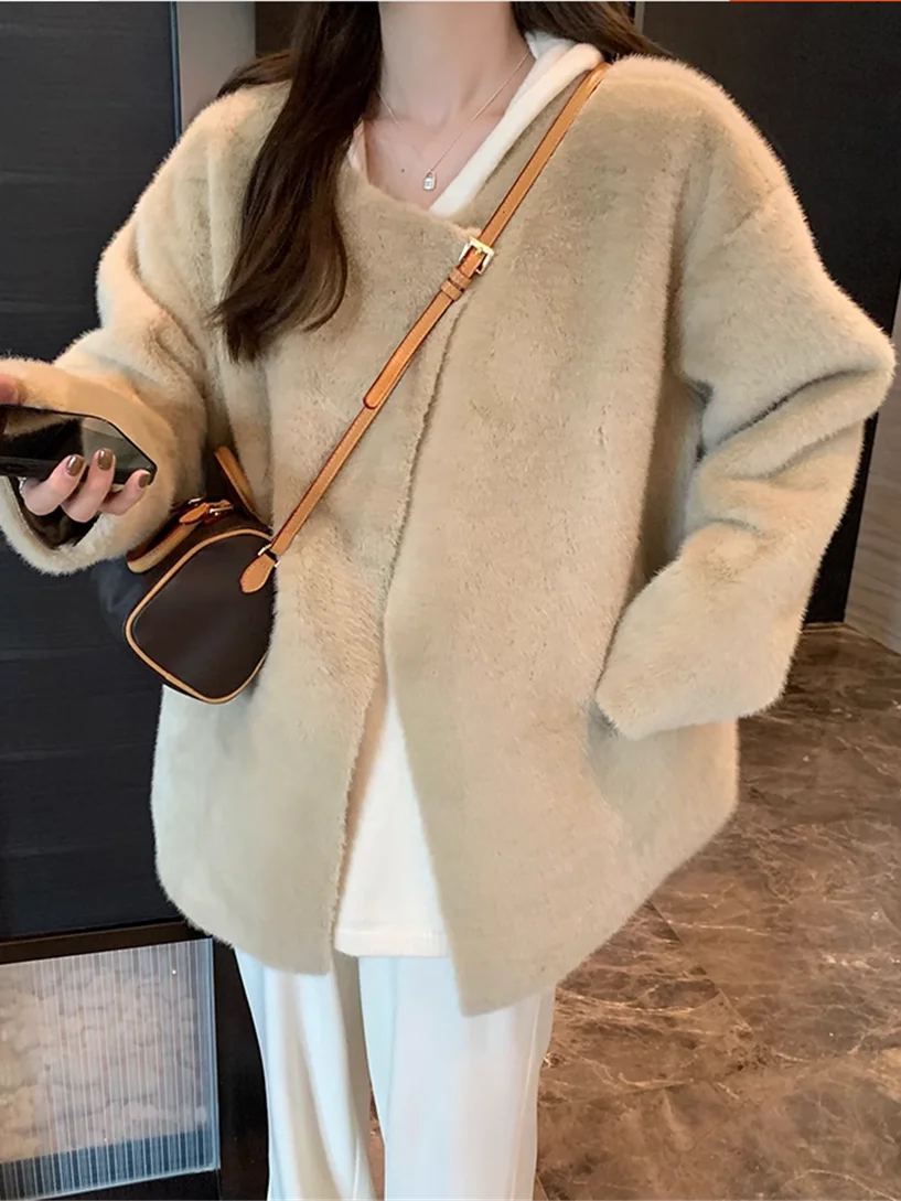 

Новая осенне-зимняя женская свободная короткая куртка из искусственного меха в корейском стиле, модный кардиган-топ из полиэстера с длинными рукавами