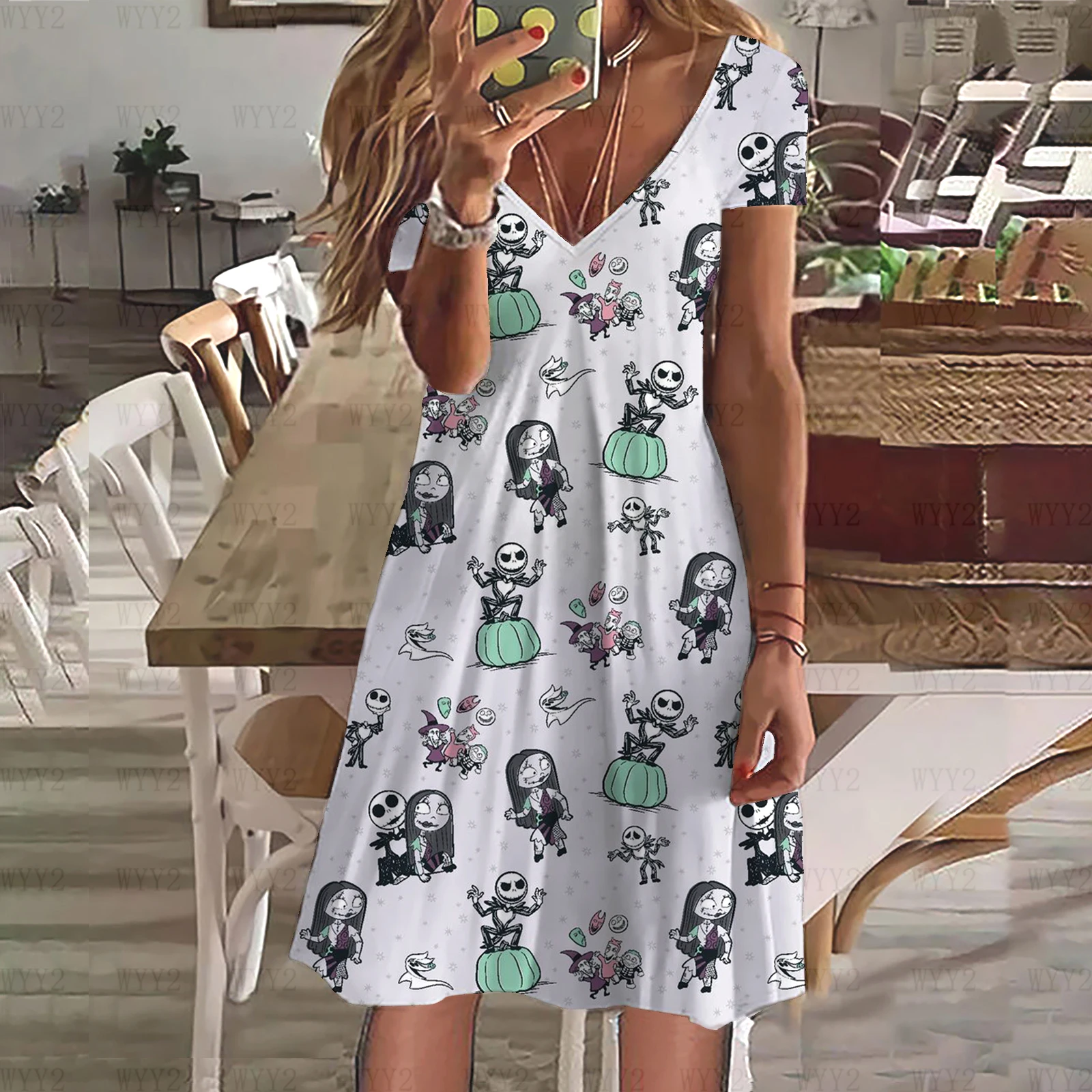 ชุดเดรสผู้หญิงใหม่ ชุดลำลองฤดูร้อน ชุดเดรสชายหาด ลายพิมพ์แจ็คและแซลลี่จากเรื่อง The Nightmare Before Christmas เสื้อยืดคอวี