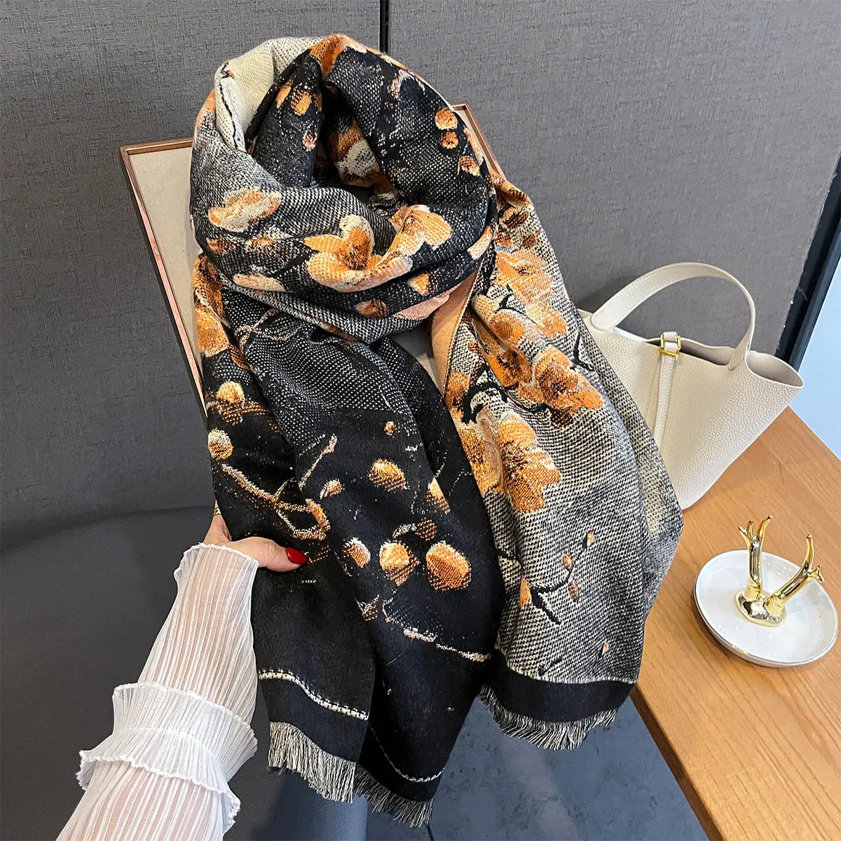 

Lady Autumn Winter Cashmere Scarves Women New Retro Design Cashmere Thick Warm Wrap Shawl Female Poncho Bufanda Echarpe Stoles