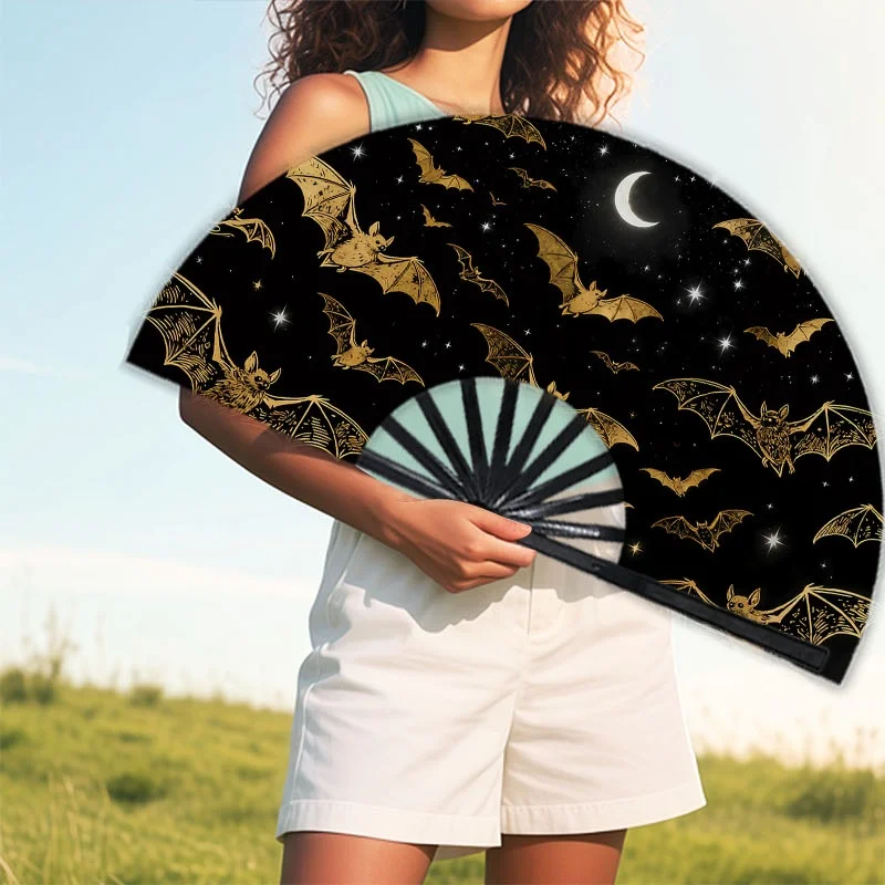 Men'S Hand Fan with a Halloween Theme, Featuring a Single Folding Fan Adorned with Golden Bats, a White Moon, And Designs.Ideal for Festive Gatherings, Raves, Nightclubs, Concerts, Cosplay Events, Costume Additions, Gifts, Without Battery