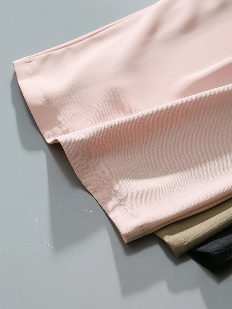 بنطلون نسائي واسع الساق بخصر مرتفع باللون الوردي، سروال فضفاض طويل يصل للأرض يخفي الوركين ويمنح مظهراً نحيفاً