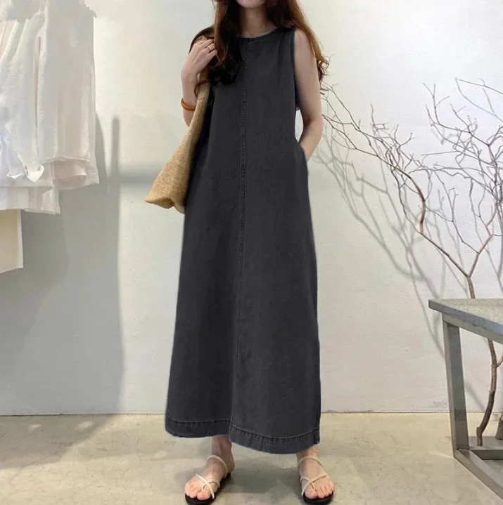 2024 New Fashionable Round Neck Sleeveless Long Denim Dress Loose Fit With Pockets Elegant Bohemian Style Pullover Dress