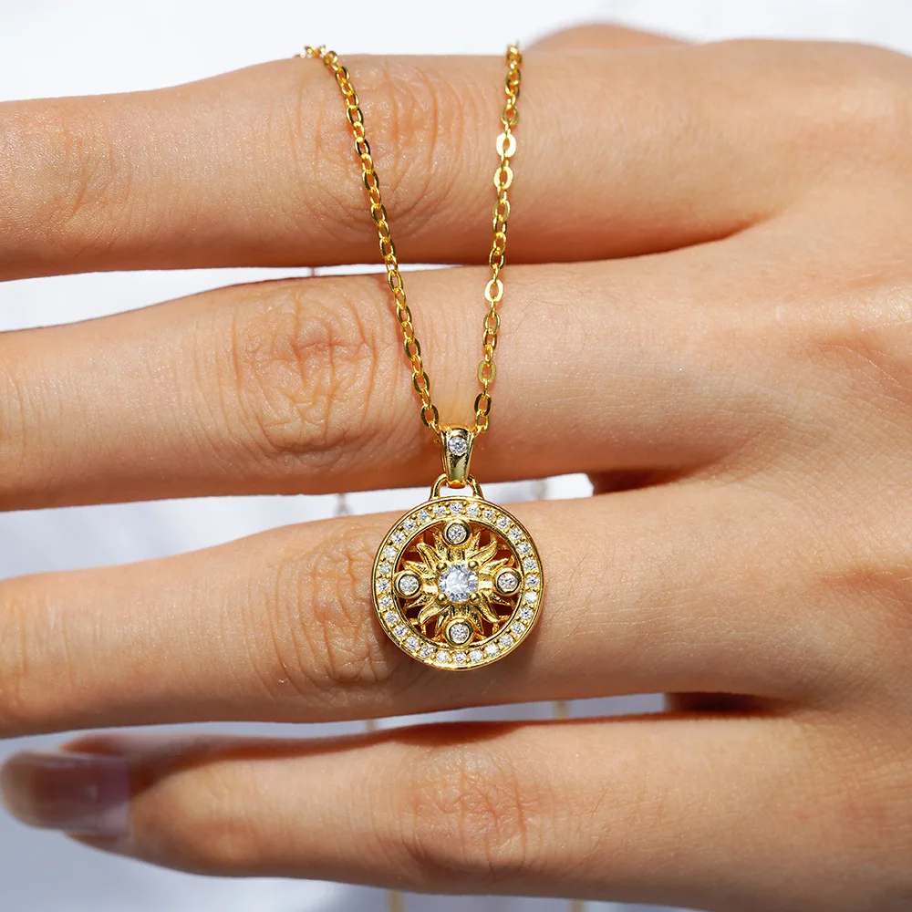 Sunflower Moissanite Eight Treasure Compass Pendant 18K Gold Clavicle Chain Ancient French Fashion Platinum PT950 Necklace