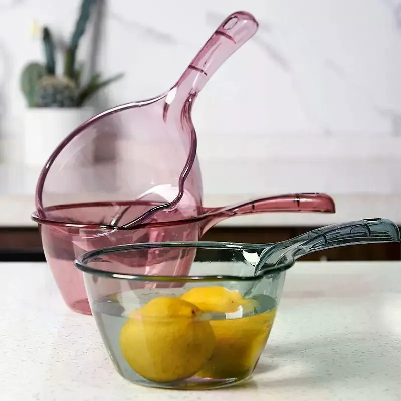 1Pcs Creative Water Ladle Wrestling Not Broken Transparent Water Scoop Thickened Plastic Water Spoon Kitchen Utensils