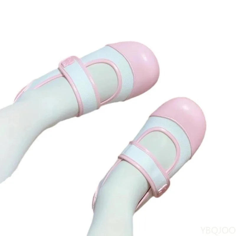 أحذية نسائية لربيع وصيف متخصصة لطيفة بمقدمة مستديرة وبسيطة ومريحة ومتعددة الاستخدامات ونعل مسطح وحذاء واحد