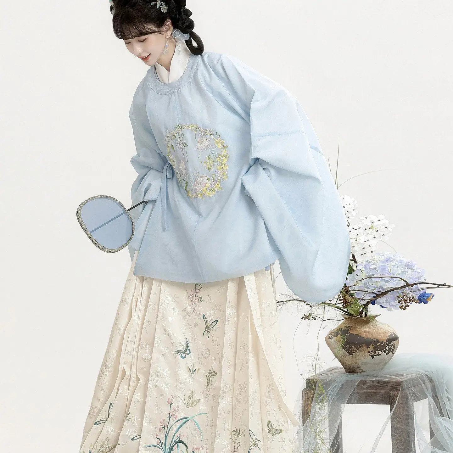 

Autumn And Winter New[Sleeping Under The Moonlight]Ming Dynasty Hanfu For Women: Embroidered Round-neck Large-collar Shirt And