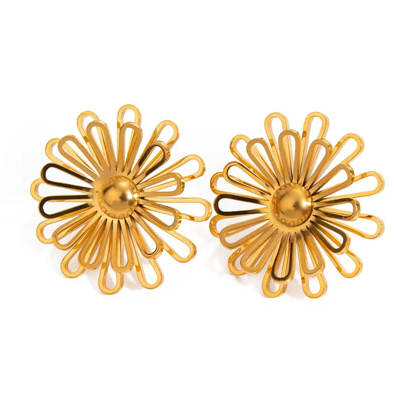 

ROXI | Stainless Steel Flower Stud Earrings for Women Daisy Pendant Sweet Jewelry 18k Gold PVD New