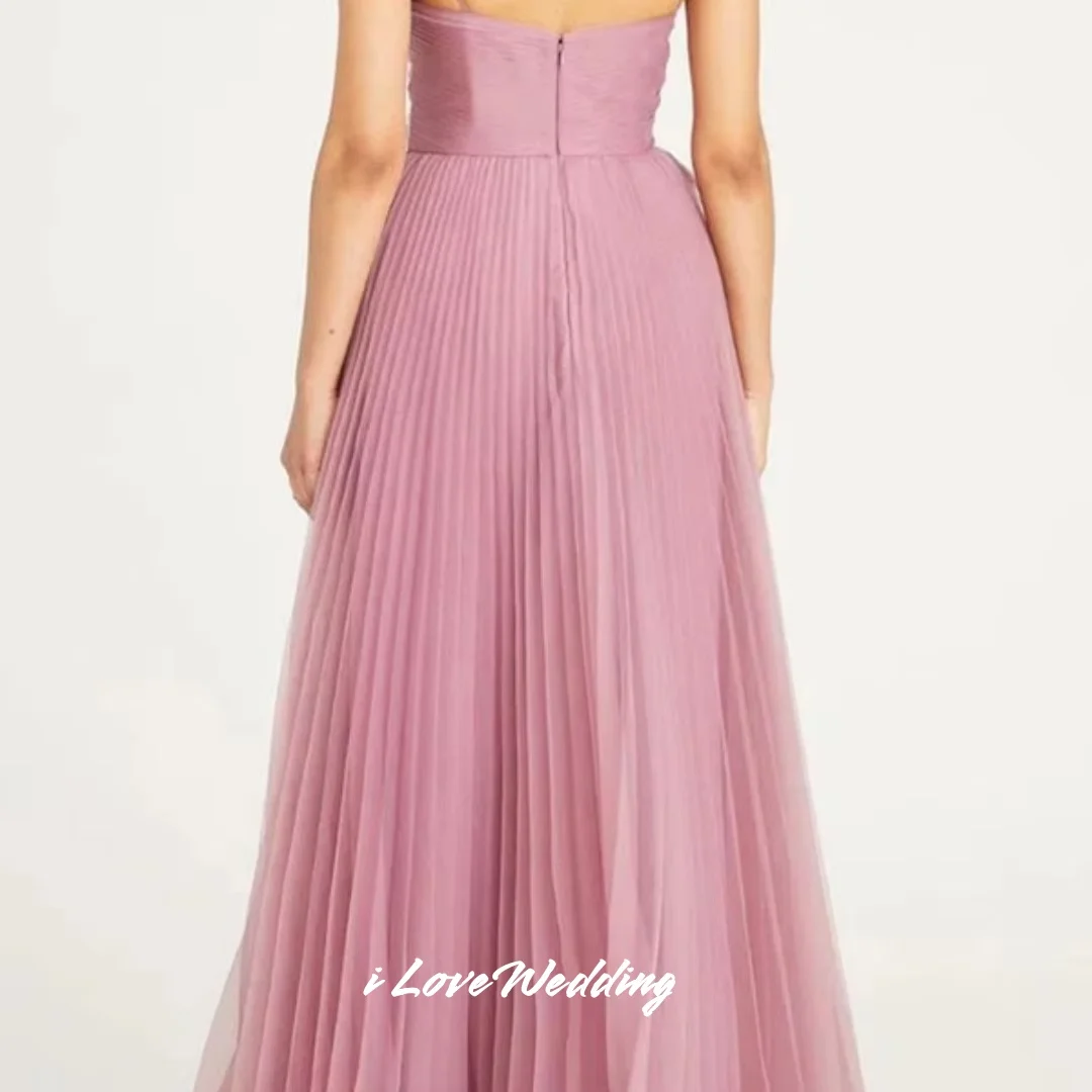 فستان حفلة موسيقية وردي بكتف واحد 2025 شيفون بدون أكمام بدون ظهر على شكل حرف a أنيق مطوي بطول الأرض فستان حفلات الزفاف حسب الطلب