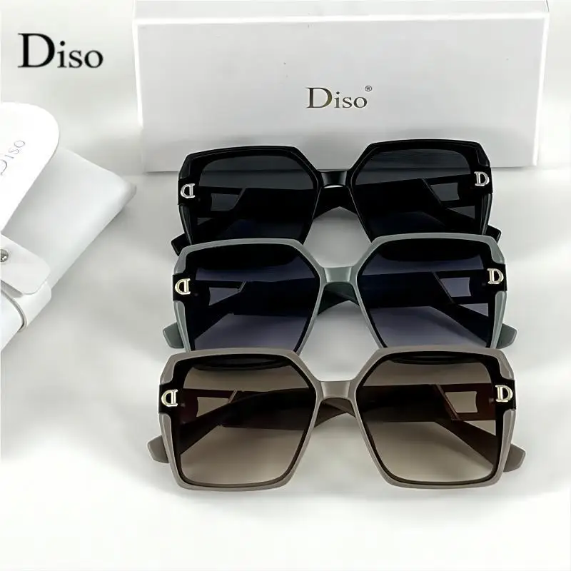 Letter D Decor Oversized Sunglasses Women's UV Protection Shades Stylish Office Sun Glasses for Street & Office Beach Travel - view 3