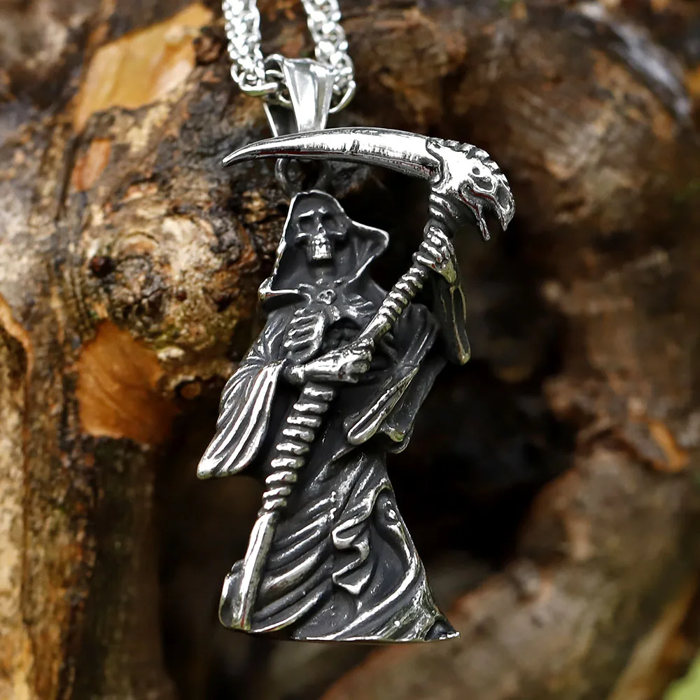 stainless steel Retro Punk Sickle Skull Pendant Mandalorian Alloy Necklace Ornaments Movie Surroundings Fashion Men Jewelry