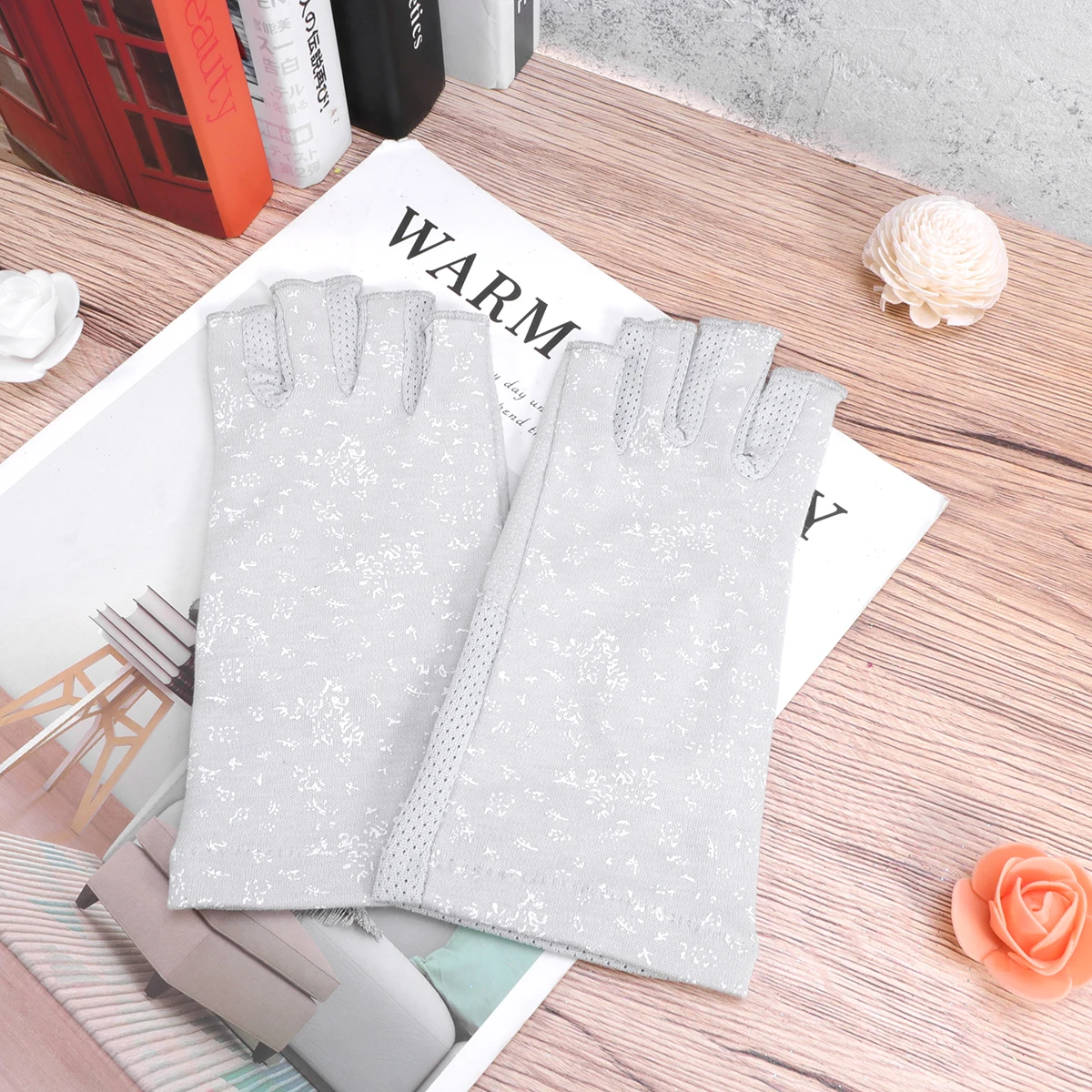

Half-Finger Gloves Durable Skid Simple Gloves Resistance Warm Protective Riding Driving Work Outdoor Use Woman Gray