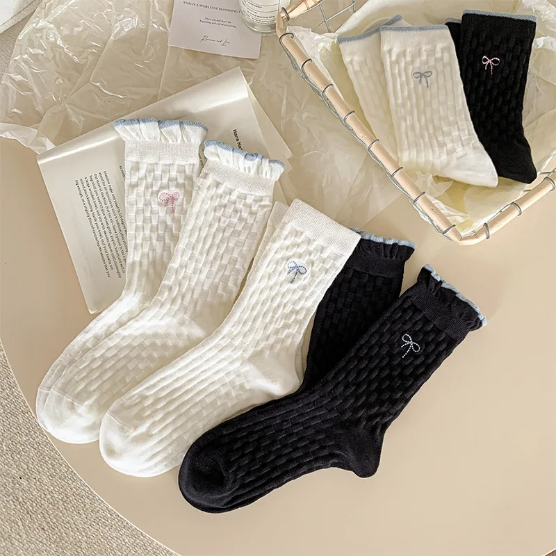 

Black White Socks Women 2025 Autumn and Winter New Embroidery Bow Medium Tube Socks Color Matching Sweet Girl Cotton Long Socks