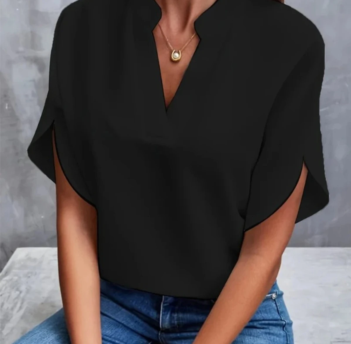 女性用新作夏物無地シャツ レディースカジュアル半袖Vネックルーズシャツ 女性ファッションプルオーバートップス