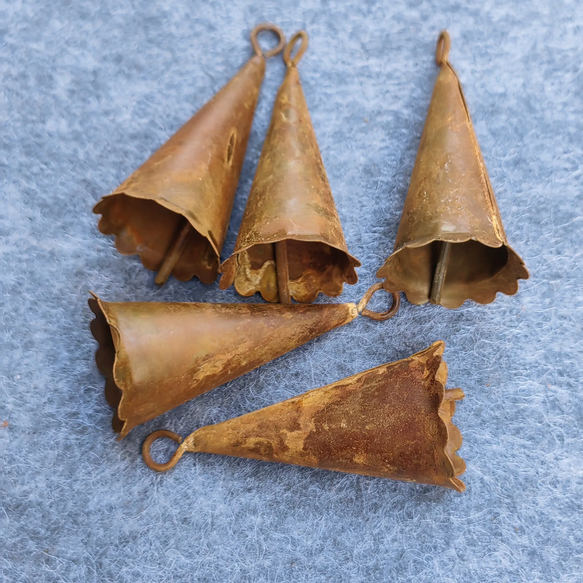 30pcs Country Primitive Rusty Acorn Jingle Bells Rustic Farmhouse Home Decor for Christmas Crafting Autumn