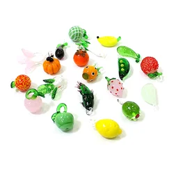 Lindas frutas de vidrio, verduras, encanto, manzana en miniatura, berenjena, brotes de bambú, melocotón, limón, calabaza, aceitunas, maíz, repollo, fresa, tomate, ajo, piña, guisante, lichi, carambola, colgante